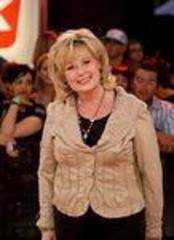 Conservative Senator Pamela Wallin quits caucus
