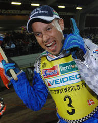 Brave Nicki Pedersen will race with a broken arm